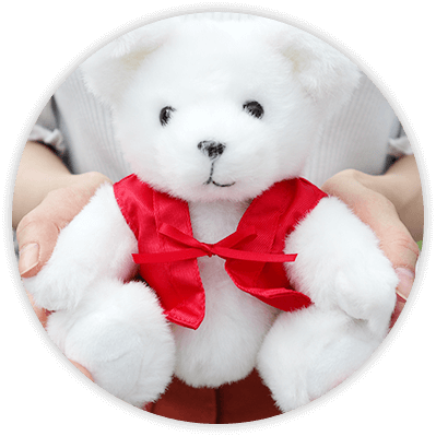 赤いちゃんちゃんこを着たテディベア 還暦ベア 還暦祝い本舗